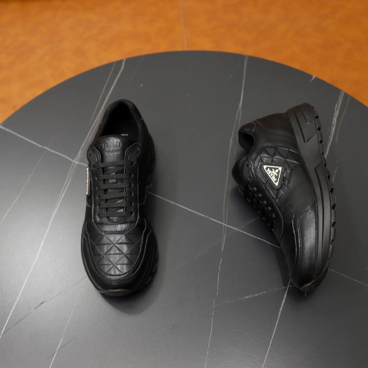 Ex-factory price: 540💰🙅‍♂️🙅‍♂️🙅‍♂️ Brand: PRADA Standard code: 38-44 (45 customized) Grade: Same as the official website Material: Original material splicing Comfortable and breathable lining Lightweight and wear-resistant sports outsole Style category: Men's fashionable casual shoes Running sneakers Distinguished luxury brand elements Top luxury Color: actual picture color